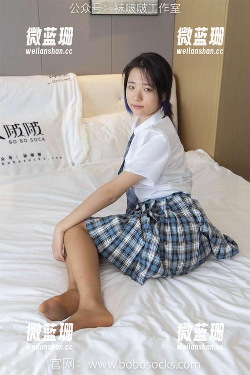 BoBoSocks袜啵啵 - 精选蓝色短棉袜乱入美图，熊熊让踩脏成为一种风格！