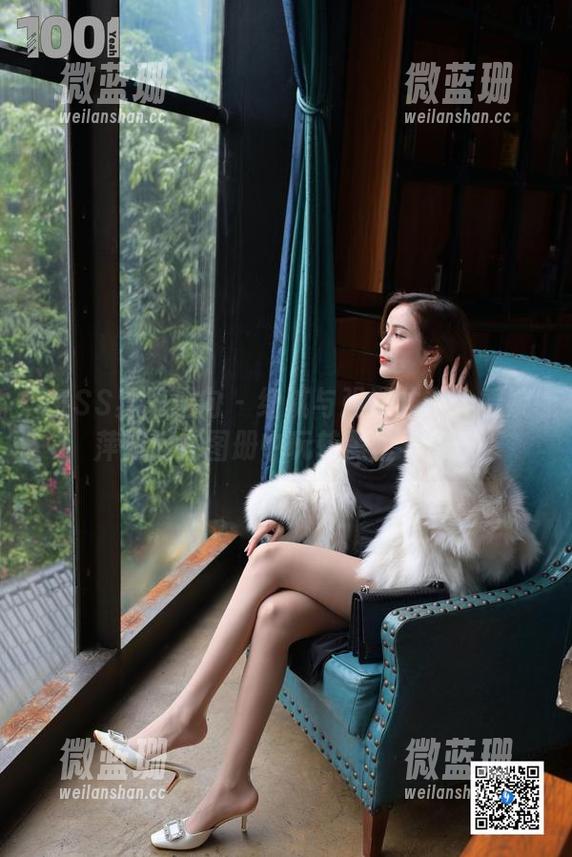 IESS异思趣向-婉萍 IESS异思趣向 - 细腻与强烈共存:看婉萍如何在图册中玩转黑丝与音乐