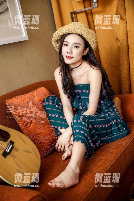 TouTiao头条女神 - 婚纱是个好东西，周熙妍资源集大成，随便一看都要流口水！