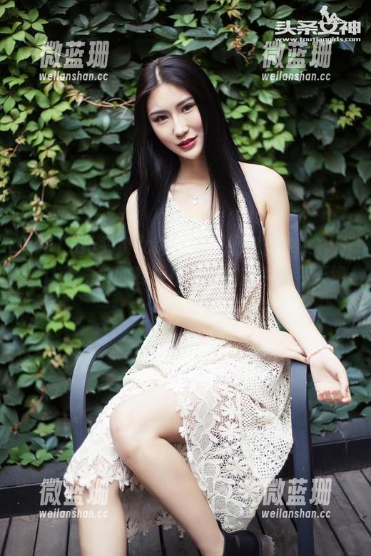 TouTiao头条女神 - 樊安妮制服少女，原图让我一秒回到学校，油腻的午餐今天绝不再试！