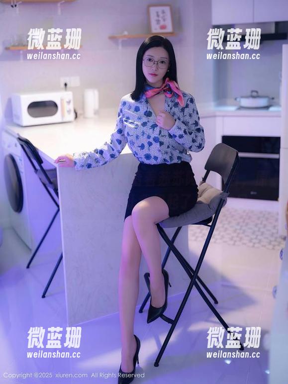 Xiuren秀人网 - 看着苏苏阿的纯白，原图中每个细节都让我想起了夏天的风。
