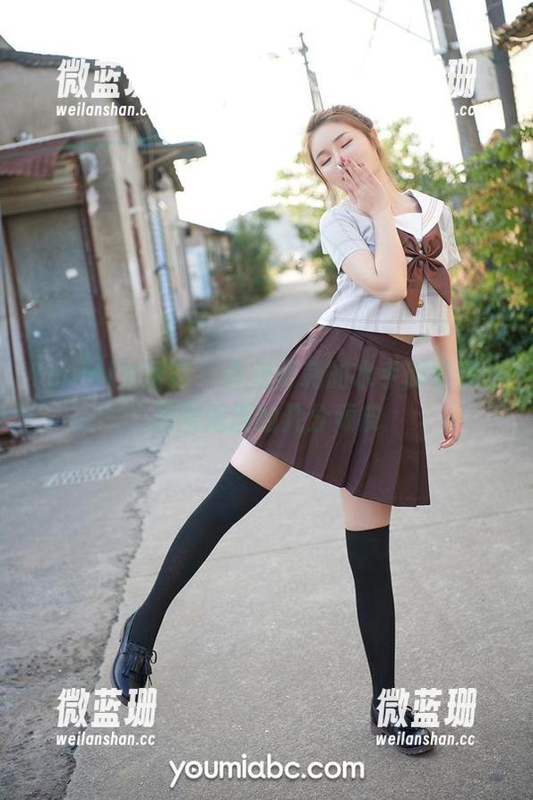 YouMi尤蜜荟-合法萝莉 YouMi尤蜜荟 - 合法萝莉的水手服写真,原图透露的几分顽皮