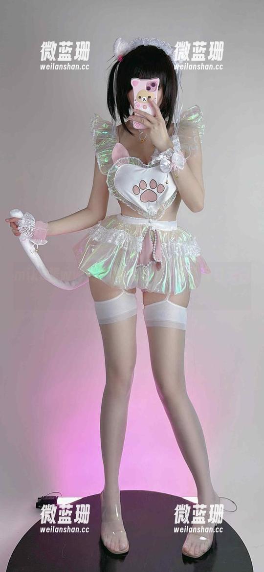 miko酱ww miko酱ww的白裙美到让人分不清白天白夜的图集