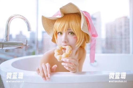 rinka冲田凛花夏日写真，喝水缓解酷暑，顺道下载一份！