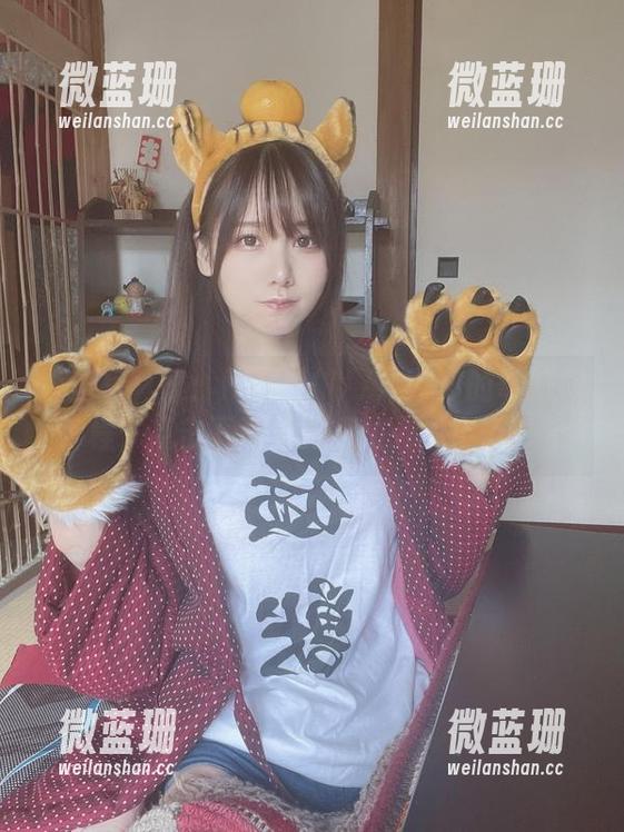 白丝写真集：けん研(けんけん)的奇幻旅程，点击下载看影像拉开了小窗？