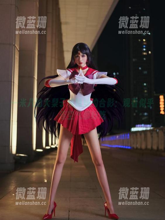 一米八的大梨子和妹妹的合影：观看似乎连空气都好吃
