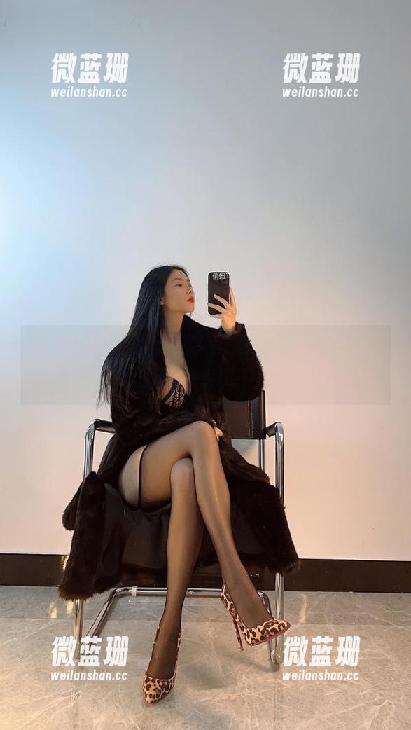 微密圈 - 家里萌宠都不想打扰，俏妞qiaoniuTT的棕色写真下载成瘾。