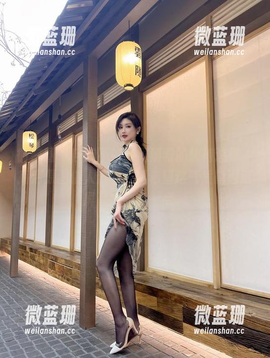 微密圈 - 自愧不如，周妍希的旗袍造型，高清原图催人泪下，真希望这气质能通过屏幕感染我一点。