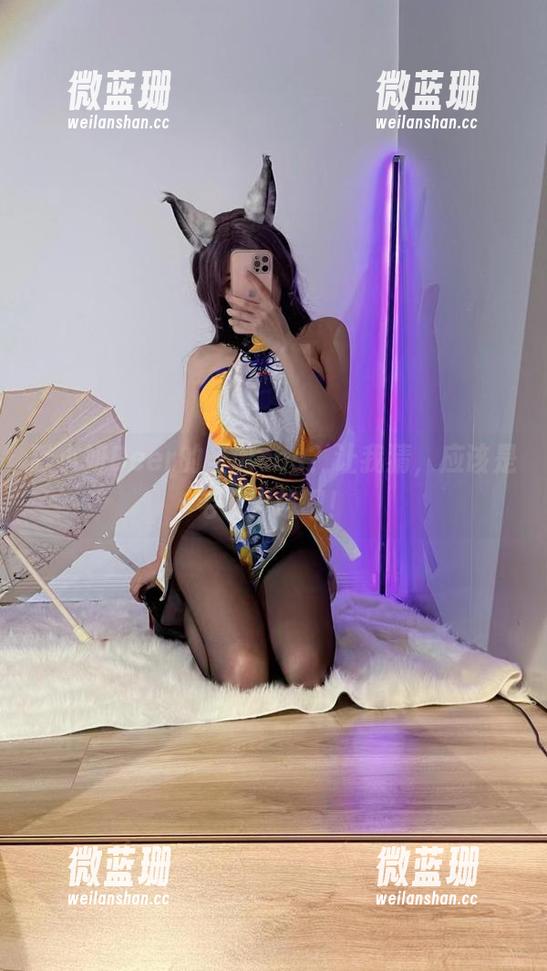 啾小妍Deer的圣诞cos？让我猜，应该是毛衣大战吧！
