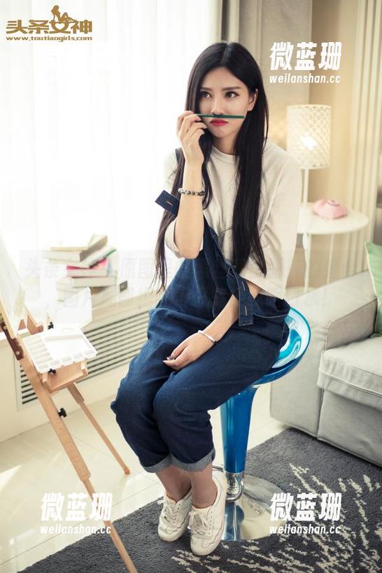 头条女神 - 原图里的黑丝和李丽莎的组合，图片局部细腻得只能让我咽口水！