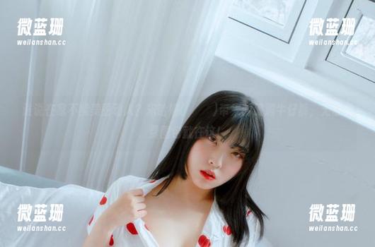 谁说在家不能美丽动人？宋哈娜(송하나)带来的破洞牛仔裤，无敌免费图包就在这！
