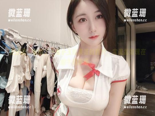 微密圈 - 定制了一组小玉吃果冻的照片，完美犹如现在的牛奶市场。