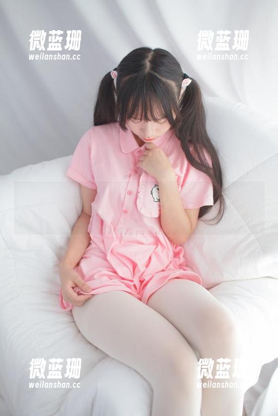 少女秩序 - 乐栀的办公室时光：高清缓缓流动，记得拿好咖啡，别掉进画里。