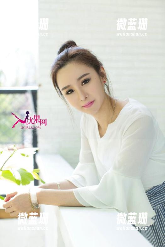尤果网 - 小琪职业装美图集，分享她的干练和一丝不变的迷人气息。