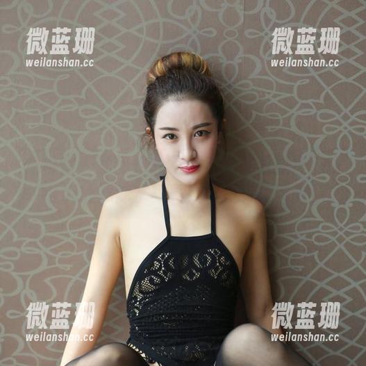 尤物馆 - 就问你敢不敢？下载孟狐狸FoxYini的死库水写真，水里有惊喜哦！