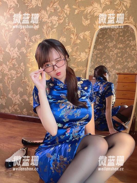 张思允 微密圈 - 张思允最新照片:当工作与小淘气相遇,办公室变成了意想不到的舞台。