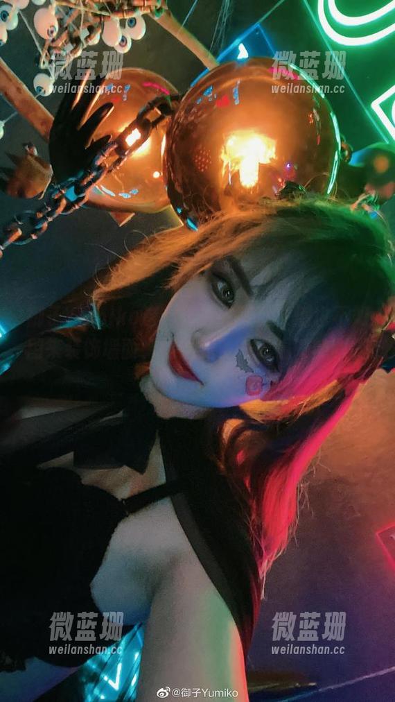 御子Yumiko 御子Yumiko这火辣毛衣写真,倒也不如用来装饰墙面,能给我多一点温暖的模糊感。