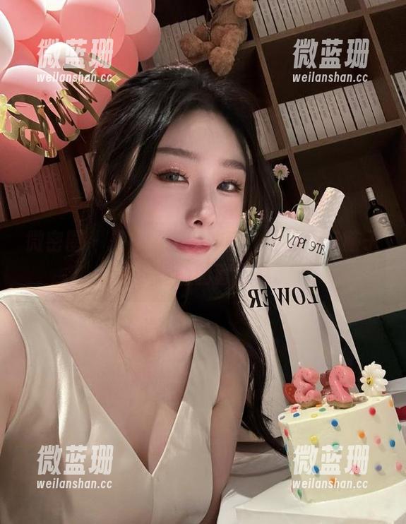 是小逗逗 微密圈 - 是小逗逗的油亮,可别不带脑子看,里面暗藏玄机。