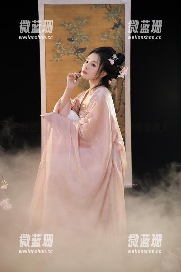 一起观看桃暖酱的内衣图包，突然觉得人生需要一点小刺激。