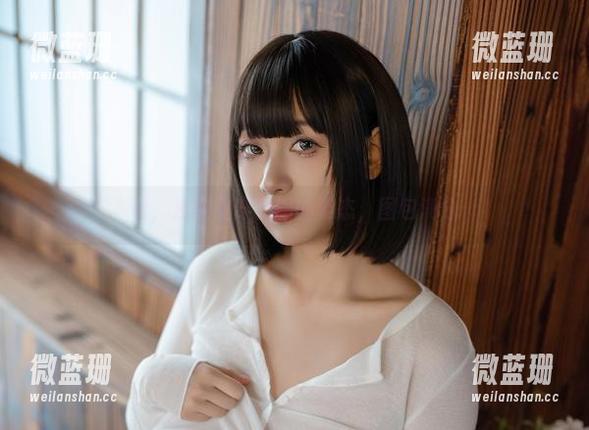 看，浅安安穿校服的姿态，图包满分