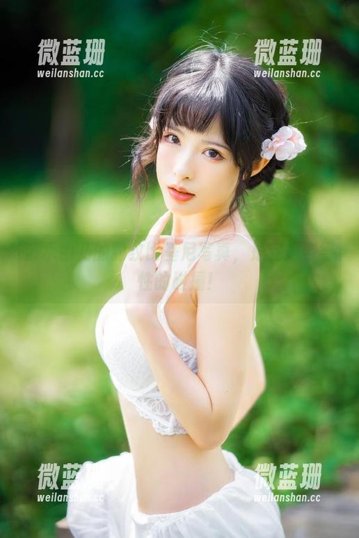 清水由乃的豹纹比基尼写真，是完美与野性的碰撞！