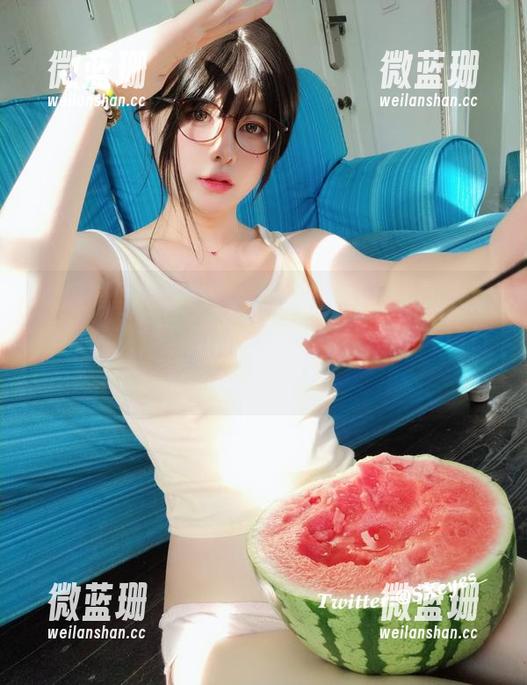 眼酱大魔王w 吃瓜时间!眼酱大魔王w的图包,旗袍穿得那么绝,对不起,我只想分享我天马行空的想法。