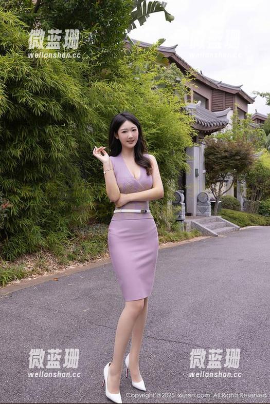 秀人网 - 圆圆酱的私拍合集：学妹好像从图书馆溜了出来？