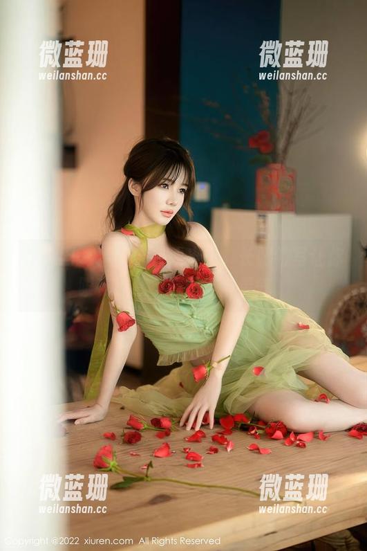 秀人网 - 蛋蛋宝在线出击，长腿特写让你眼花缭乱，原图自带灵气。
