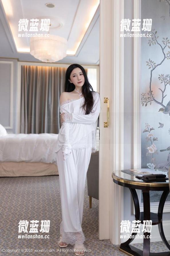 秀人网-陆萱萱 秀人网 - 在金钱的边缘:陆萱萱银行经理制服写真全集