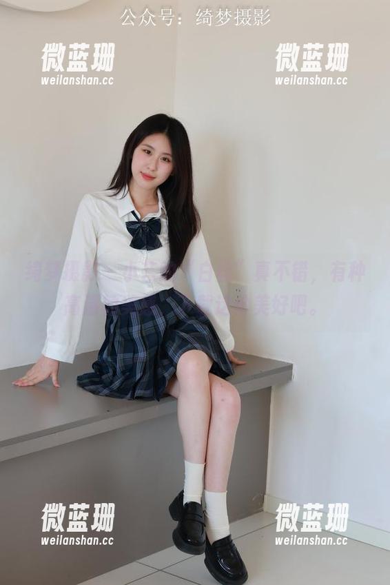 绮梦摄影 - 小艺的“白丝”真不错，有种高清的美感，下载这份美好吧。