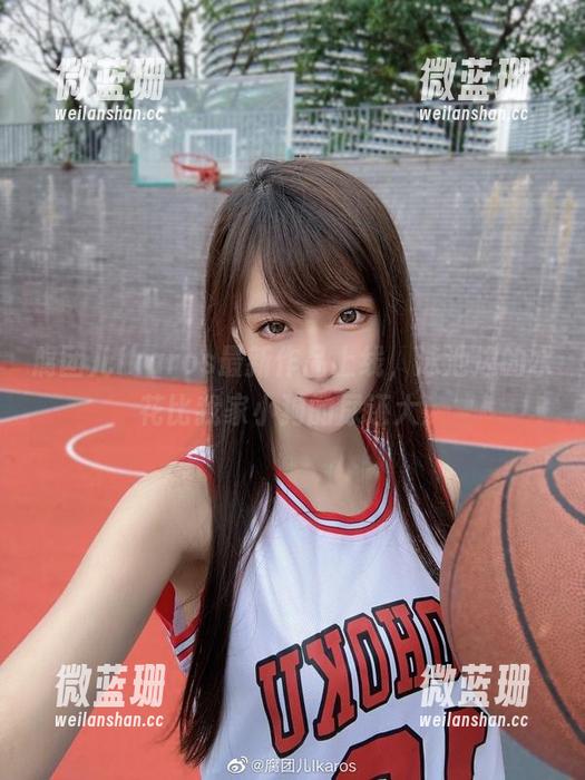 腐团儿Ikaros 腐团儿Ikaros最新作品上线,泳池边的水花比我家小狗的尿还大!