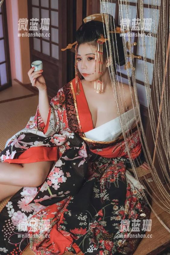 自闭颜球球的清纯写真：cos好像比真实生活还招人
