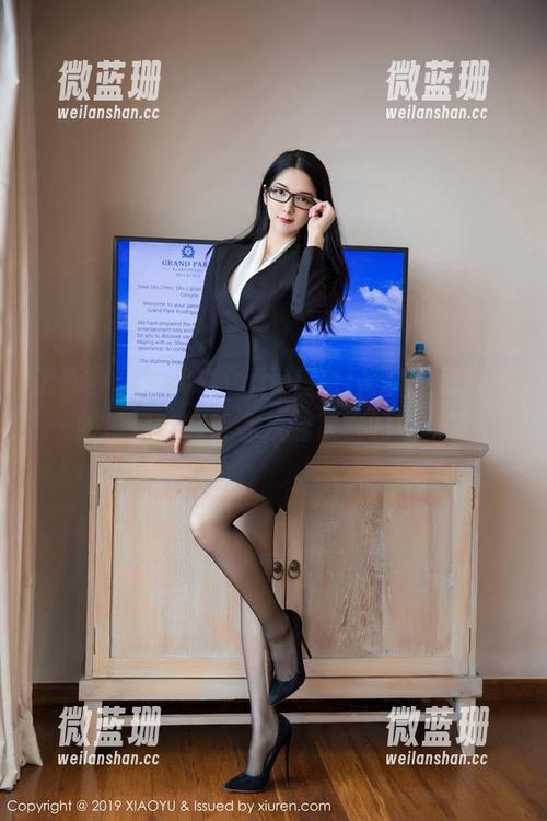 语画界-王馨瑶yanni 语画界 - 王馨瑶yanni夏日写真:最新的一缕清风,恭喜你找到凉快的地方了!