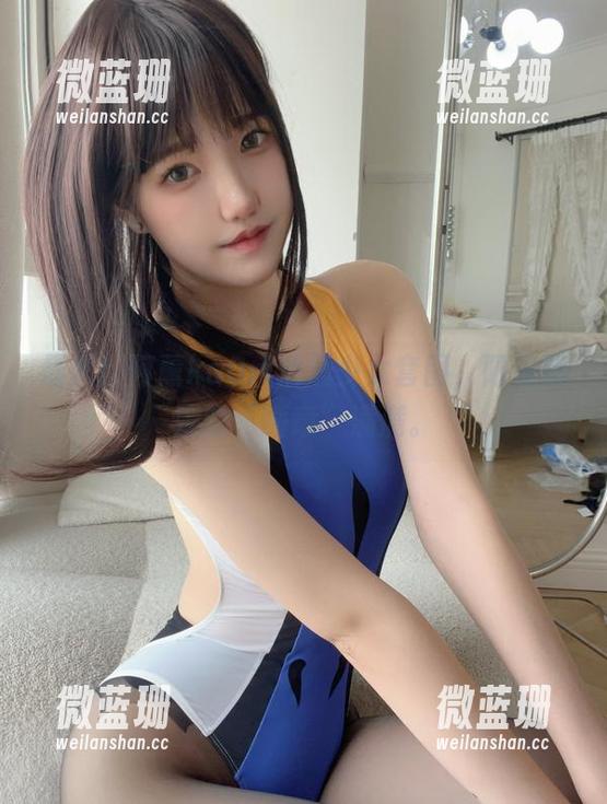 最新！阿薰kaOri清晨少女套图，阳光明媚的“睡意”满满。
