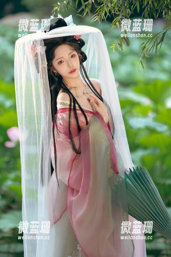 雯妹不讲道理 图片精选无法抗拒,雯妹不讲道理的透明皮衣女仆形象,妥妥的迷弟杀器
