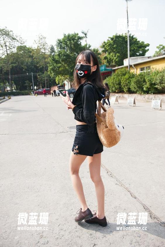 魔镜街拍发布会：蓝色牛仔热裤美女，越看越有味道的照片，满满的夏日气息。